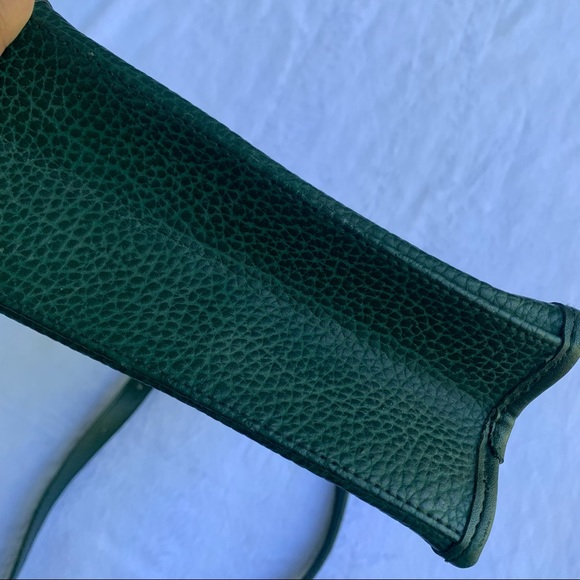 Vintage Guess green pebble leather crossbody bag. - Picture 7 of 8